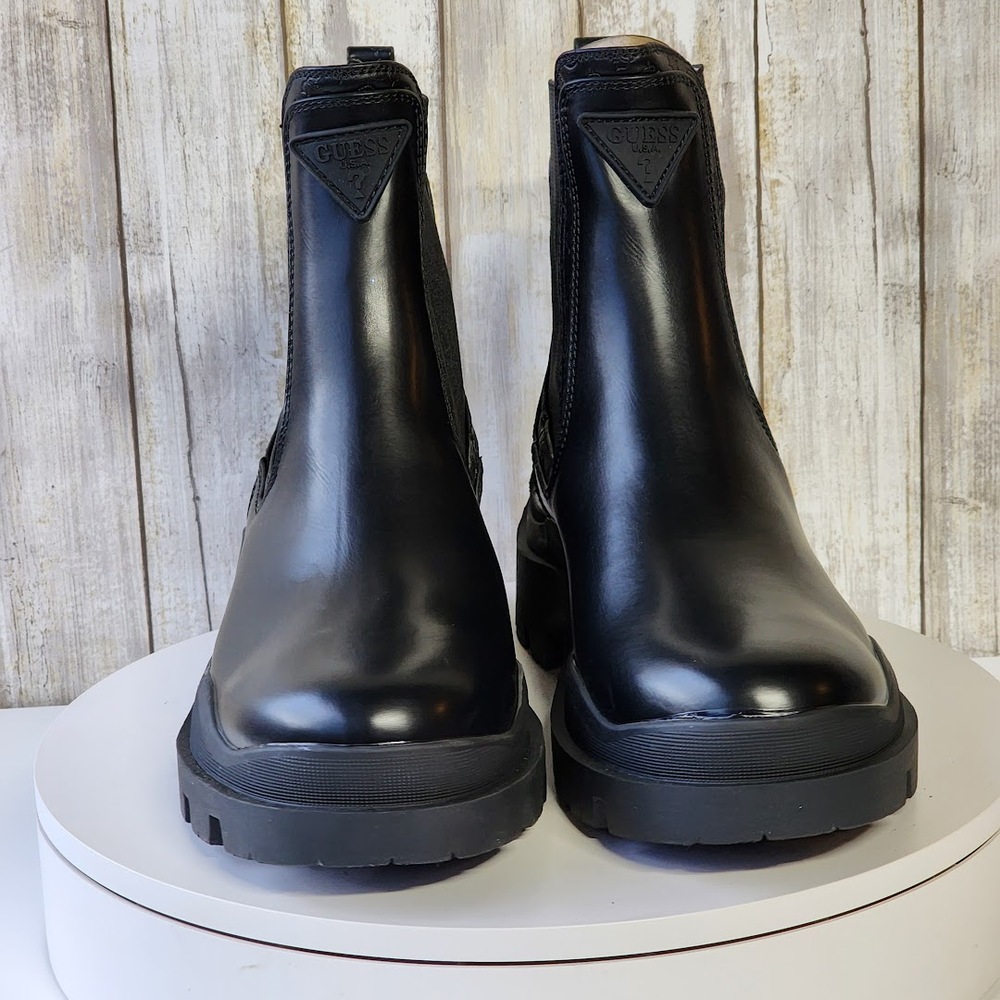NEW - GUESS Women's Yesses Triple Triangle Lug Sole Chelsea Boots- Size 10 M - Picture 7 of 9